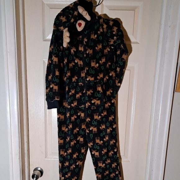 Only boys Red nose reindeer one Piece night suit size large - Picture 1 of 9